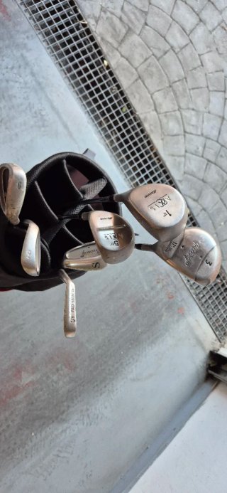 Borsa da golf Wilson e mazze per principianti