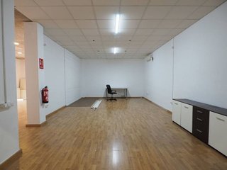 Local comercial en alquiler en Instituts - Ponent - Sota el Camí Ral en Granollers