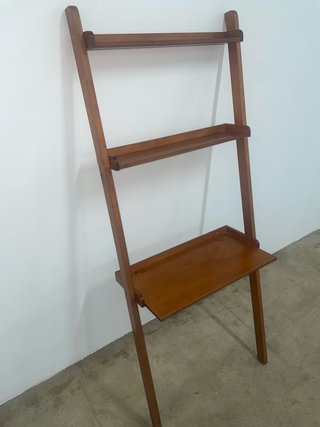 Estantería de madera de pie