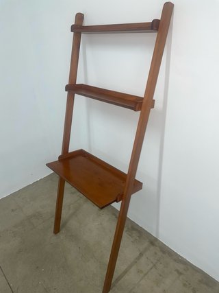 Estantería de madera de pie