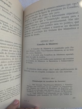 Comentários à Constituição Portuguesa de 1976