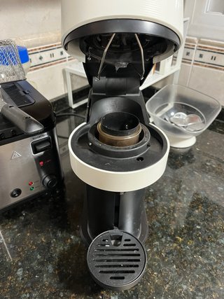 Cafetera Nespresso Blanca y Negra