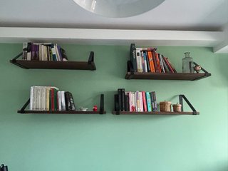 Baldas madera oscura con soportes hierro