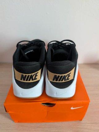 Nike Flex Train Negro y Dorado