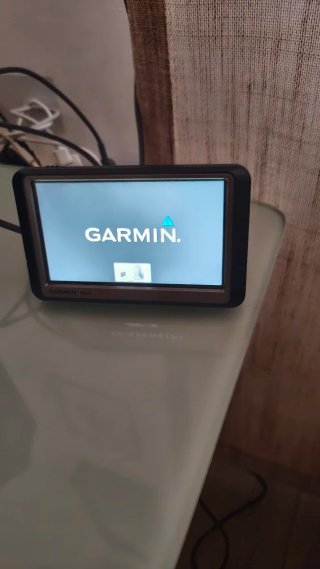 GPS Garmin nuvi + cargador coche