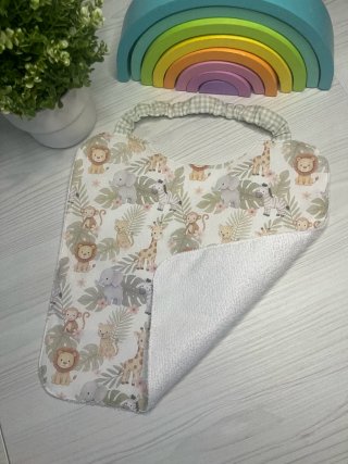 Babero impermeable con goma