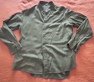 Camisa verde cuello mao