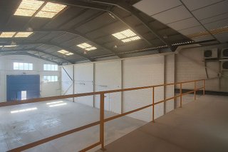 Nave industrial en alquiler en Canovelles