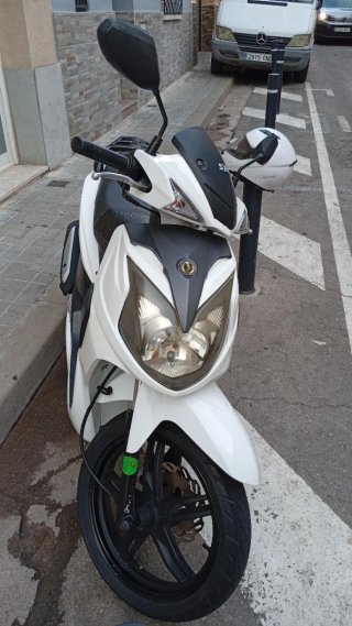 Moto SYM 125 Automática Blanca