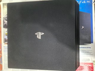 PS4 Pro 1TB Nero + Controller + Cavi