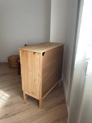 Cómoda de madera con tiradores de cerámica colores