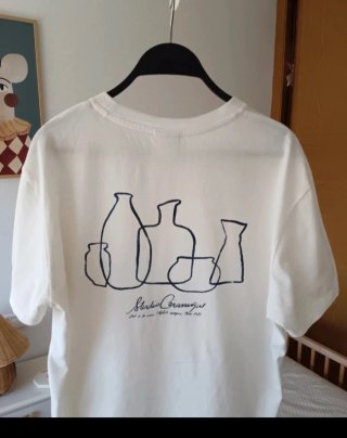Camiseta de algodón blanca con estampado