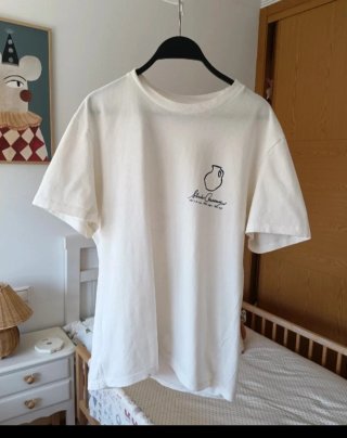 Camiseta de algodón blanca con estampado