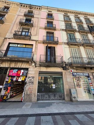 Edificio en alquiler en El Raval en Barcelona