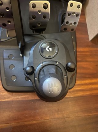 Volante Logitech G29 con pedales y palanca