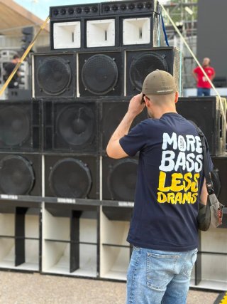 Camiseta More Bass Less Dramas Todas las tallas