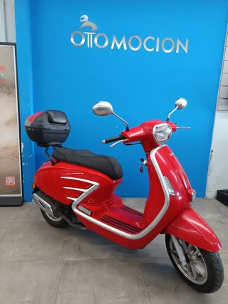 UM Chill 50 Scooter Roja