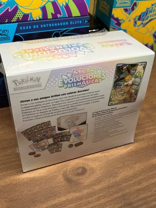 Caja Entrenador Élite Evoluciones Prismáticas