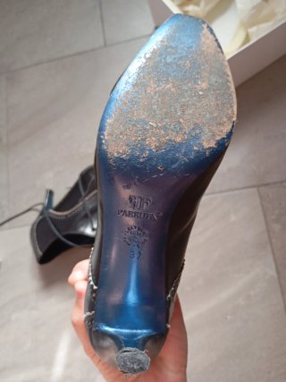 Zapatos de piel negros.Prrcio original 295 euros.S