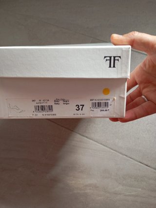 Zapatos de piel negros.Prrcio original 295 euros.S