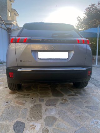 Peugeot e-2008