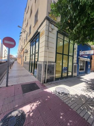 Local comercial en alquiler en Santa Marina - La Paz en Badajoz