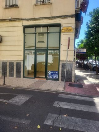 Local comercial en alquiler en Santa Marina - La Paz en Badajoz