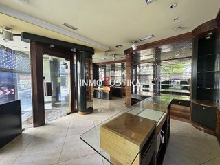 Local comercial en alquiler en Centro en Gijón