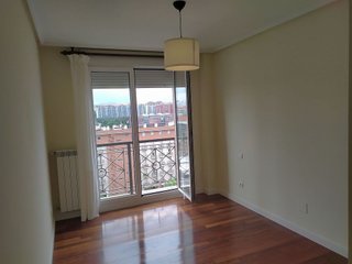 Piso en alquiler en Valdenoja - La Pereda en Santander