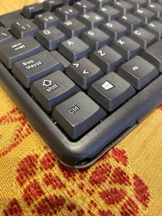Teclado y Soporte Negro