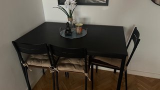 Mesa comedor negra con 3 sillas