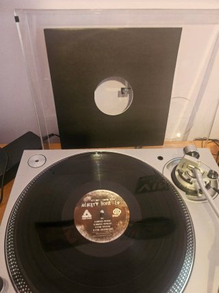 Orman Bitch + PET Duo – Reality Bomb EP Schranz