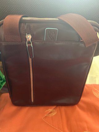 Borsa a tracolla Piquadro marrone da uomo. Pelle