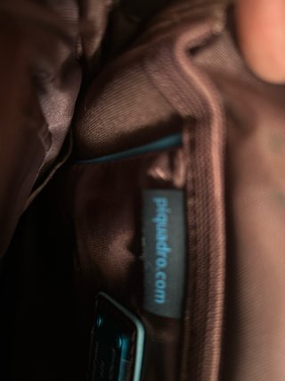 Borsa a tracolla Piquadro marrone da uomo. Pelle