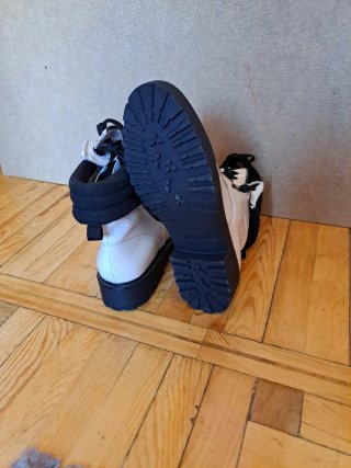 Botines con cordones y cremallera