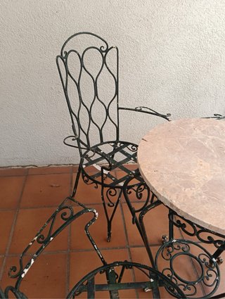Mesa y sillas antiguas francesas