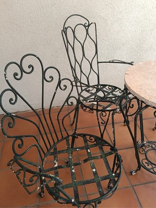 Mesa y sillas antiguas francesas