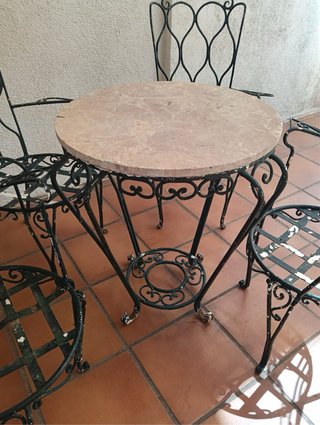 Mesa y sillas antiguas francesas
