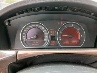 BMW Serie 7 2009 saca humo blanco