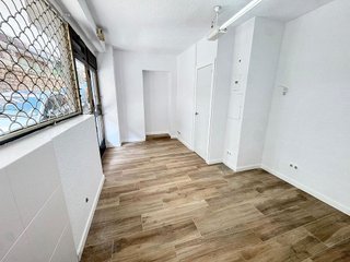 Local comercial en alquiler en Valdezarza en Madrid