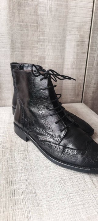Botines negros de piel