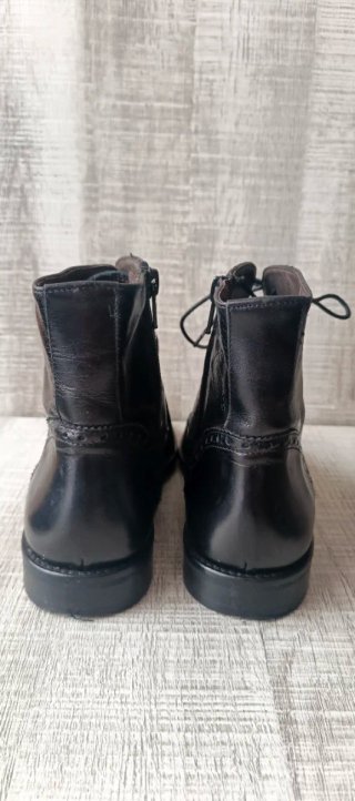 Botines negros de piel