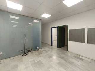 Local comercial en alquiler en La Buhaira en Sevilla