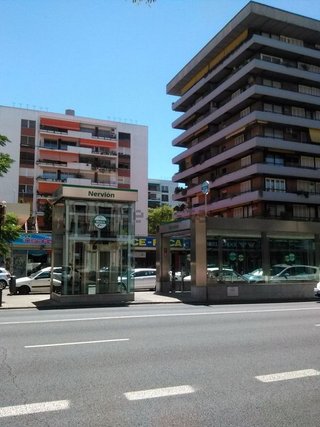 Local comercial en alquiler en La Buhaira en Sevilla