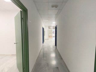 Local comercial en alquiler en La Buhaira en Sevilla