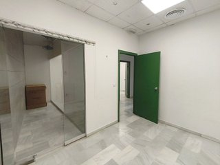 Local comercial en alquiler en La Buhaira en Sevilla