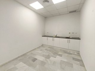 Local comercial en alquiler en La Buhaira en Sevilla