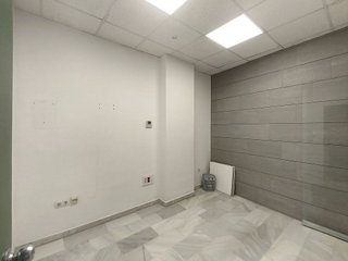 Local comercial en alquiler en La Buhaira en Sevilla