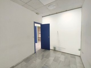 Local comercial en alquiler en La Buhaira en Sevilla