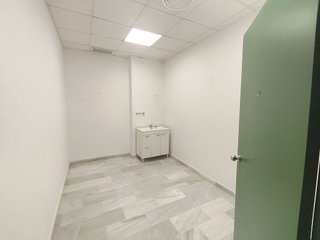 Local comercial en alquiler en La Buhaira en Sevilla
